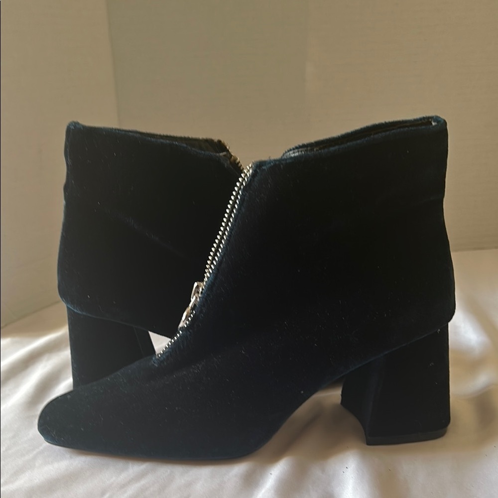 Zara Trafaluc Black Velvet Zip Front Block Heel Ankle Boots Size 36 - Picture 4 of 7